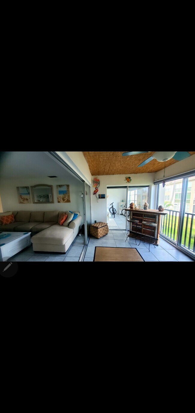 Foto del edificio - 10280 Imperial Point Dr W