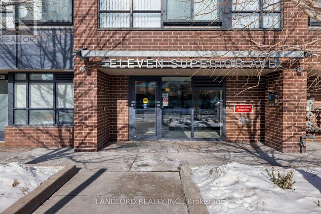 Photo du bâtiment - 11 Superior Ave