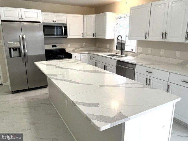 Foto del edificio - 4800 Madison St