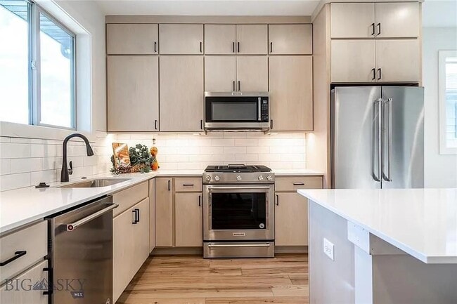 Foto del edificio - 2046 Dennison Ln