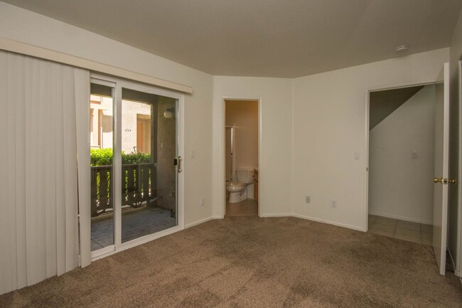 Building Photo - 3 bedroom townhome located In Rancho Carri...