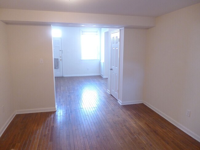 Building Photo - 512 S Wolfe St