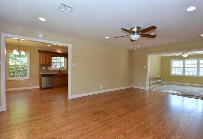 Building Photo - 9799 Pine Lake Dr