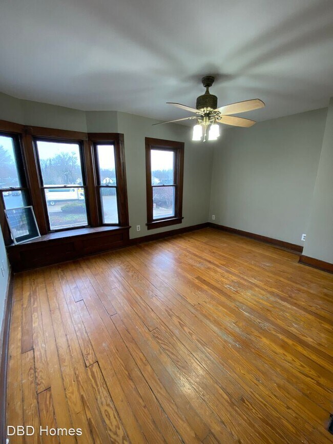 Building Photo - 4 br, 1.5 bath House - 901 W Main St.