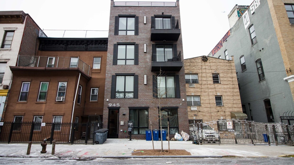Primary Photo - 945 Willoughby Ave