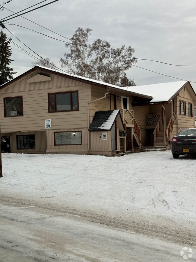 Building Photo - 901 Lathrop St