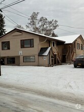 Building Photo - 901 Lathrop St