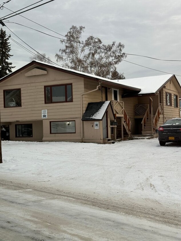 Primary Photo - 901 Lathrop St