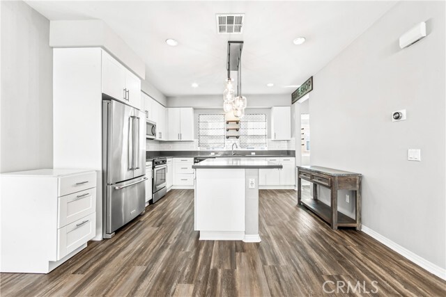 Building Photo - 6331 Pacific Wy