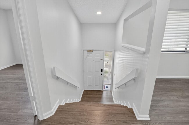 Building Photo - 5530 Coach House Cir