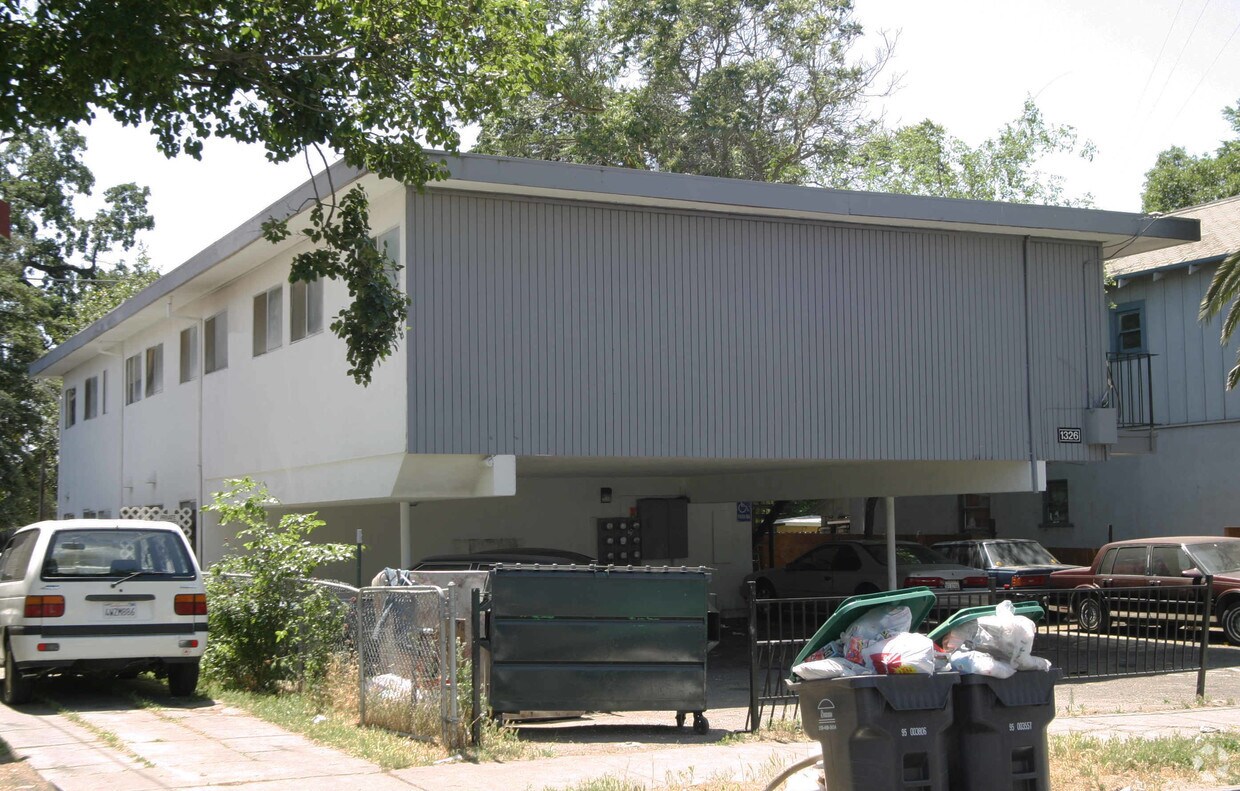 Primary Photo - 1326 E Lindsay St