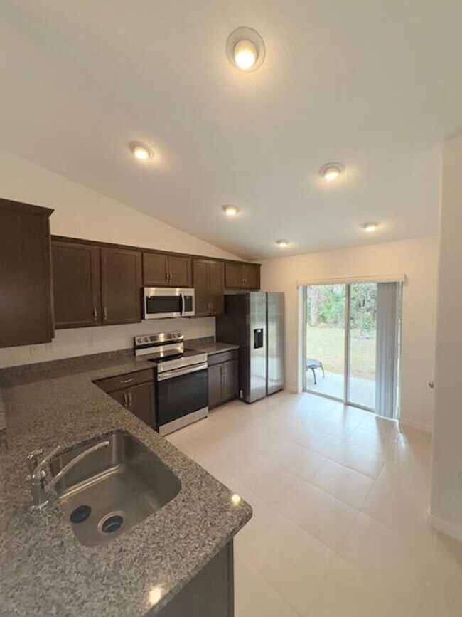 Building Photo - 125 Seattle Trail