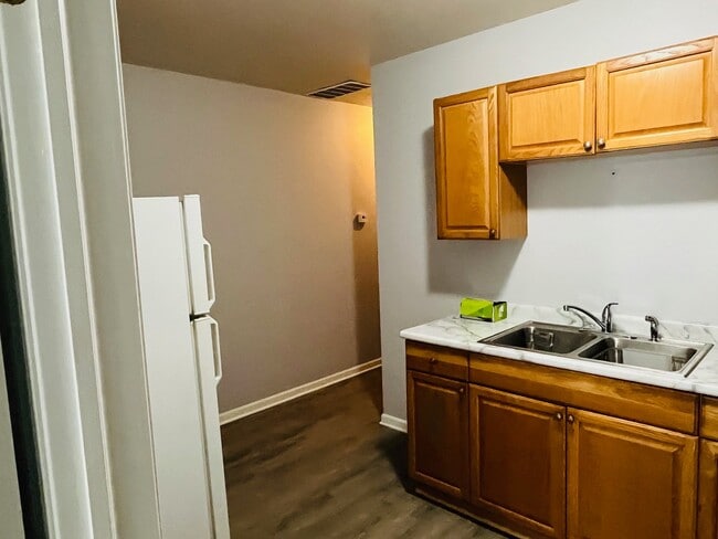 Photo - 7946 Ogden Ave (Lyons, IL) Apartment