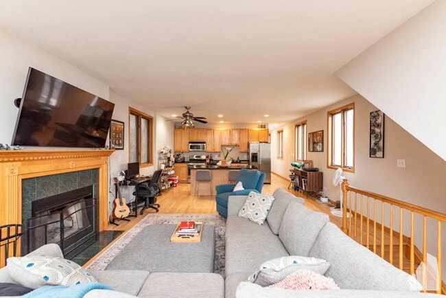 Photo - 1401 N Artesian Ave Apartment