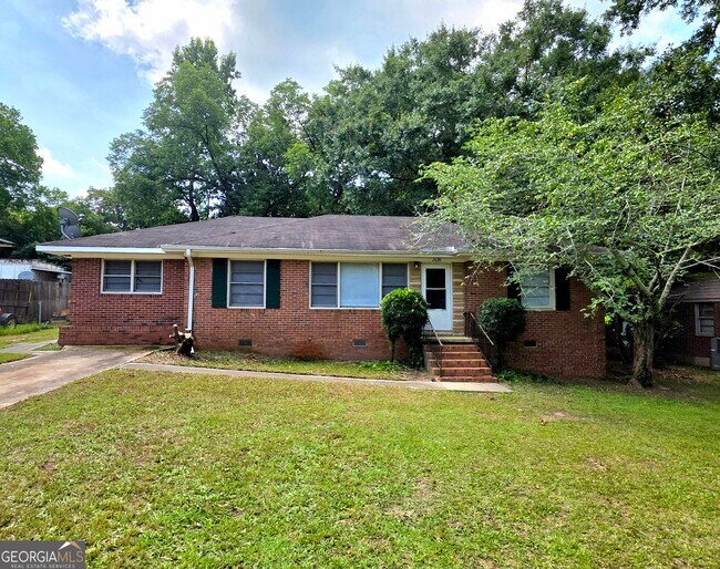 Building Photo - 2639 Tredway Dr
