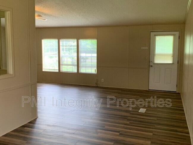 Building Photo - 1043 Orchard Park Dr