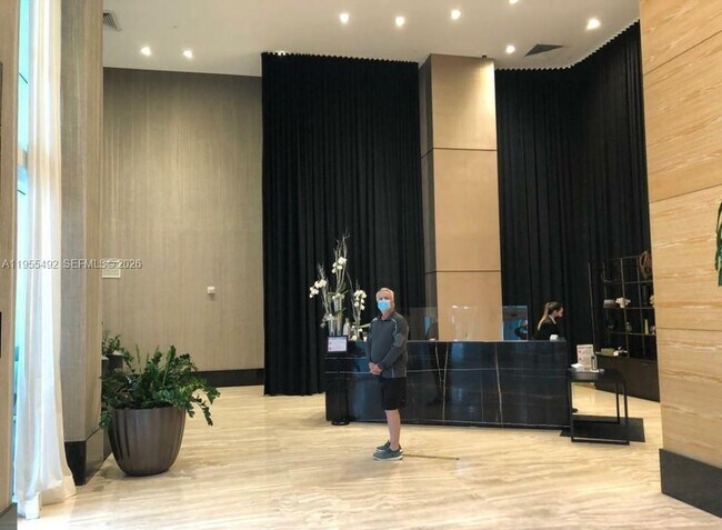 Building Photo - 950 Brickell Bay Dr