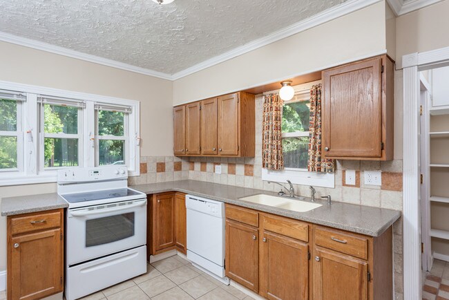 Foto del edificio - Newly Renovated 4 Bedroom 1 Bath Home