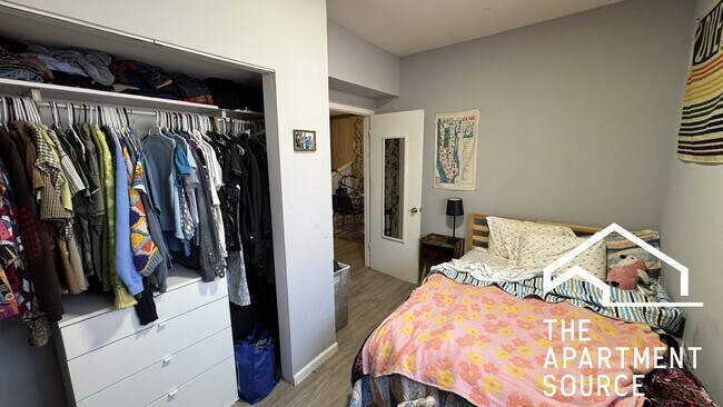 Foto del edificio - 2919 W McLean Ave