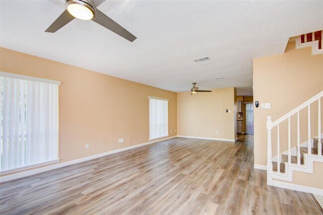 Foto del edificio - Location Location Location! Here's your op...