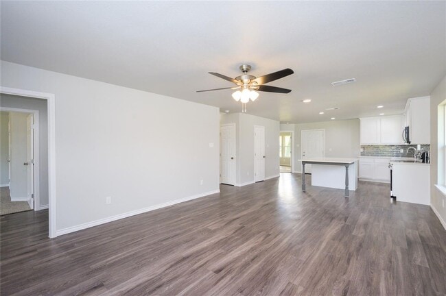 Foto del edificio - Recent Custom Build 4-3 in Celeste!