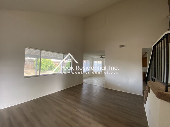 Foto del edificio - Lincoln 3bd/2.5ba House with 2 Car Garage ...