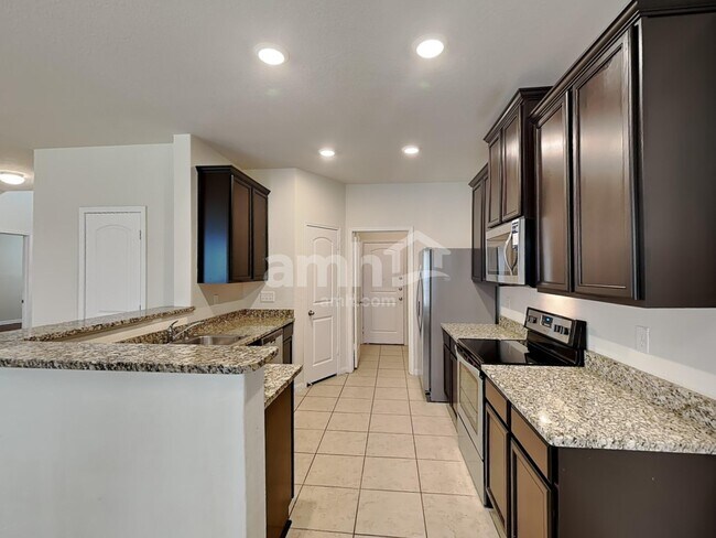 Building Photo - 7743 Watersedge Cove