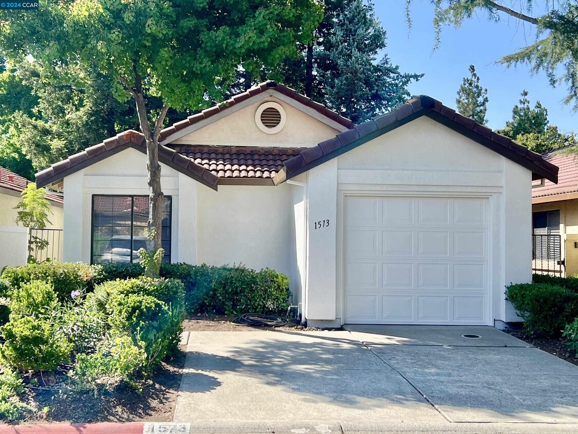 Primary Photo - 1573 Lyric Ln