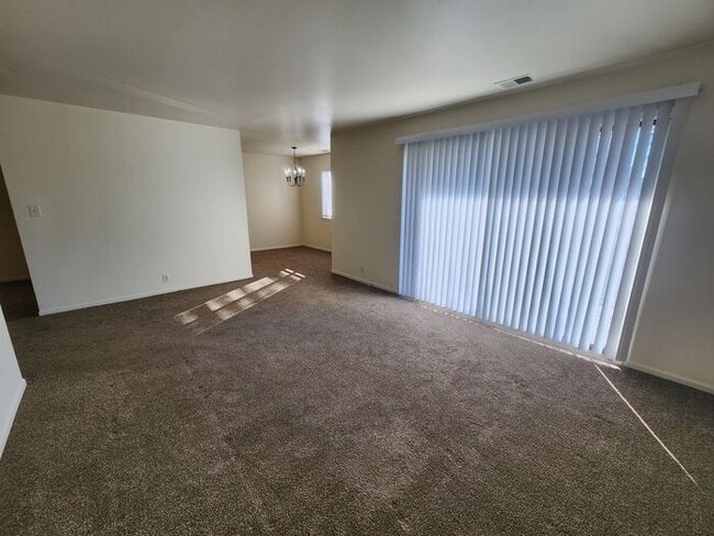 Building Photo - 2 Bedroom Across from Baesler's and Meadow's Shopping Center