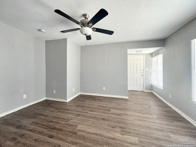 Foto del edificio - 1611 La Manda Blvd