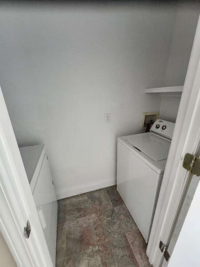 Foto del edificio - 3729 Bunker Hill Dr