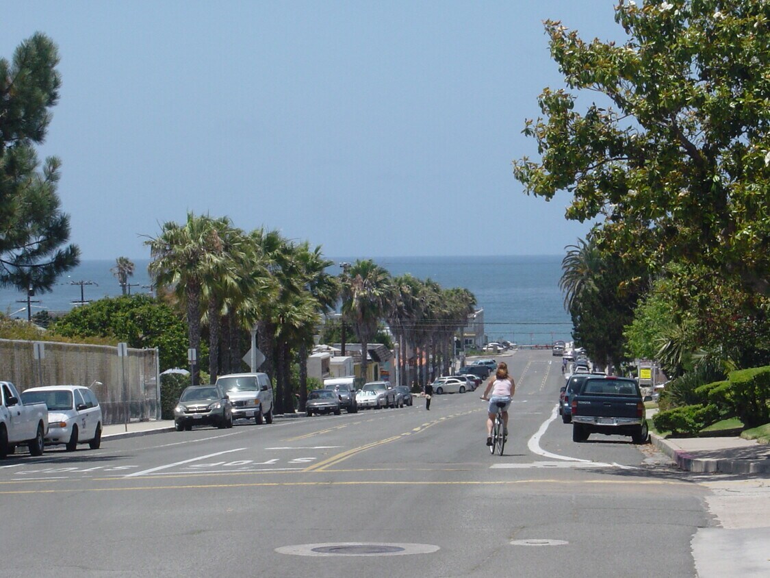 Foto principal - 4588 Point Loma Ave