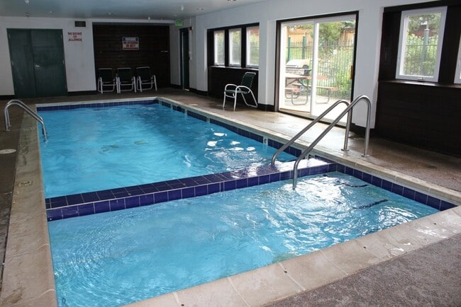 Building Photo - Gateway Condo - Fantastic Studio Unit close to Lifts & All Utilities Included