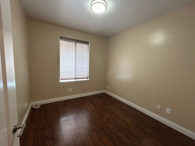 Foto del edificio - Beautiful & Spacious 4-Bedroom, 3-Bath Hom...