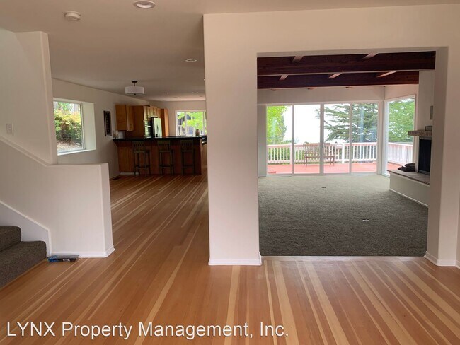 Building Photo - 3 br, 3 bath House - 2261 Whitney Avenue