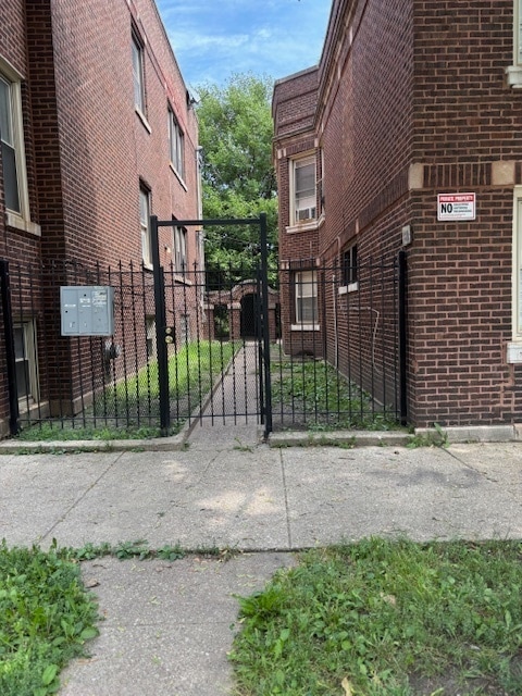Building Photo - 1021 N Lamon Ave