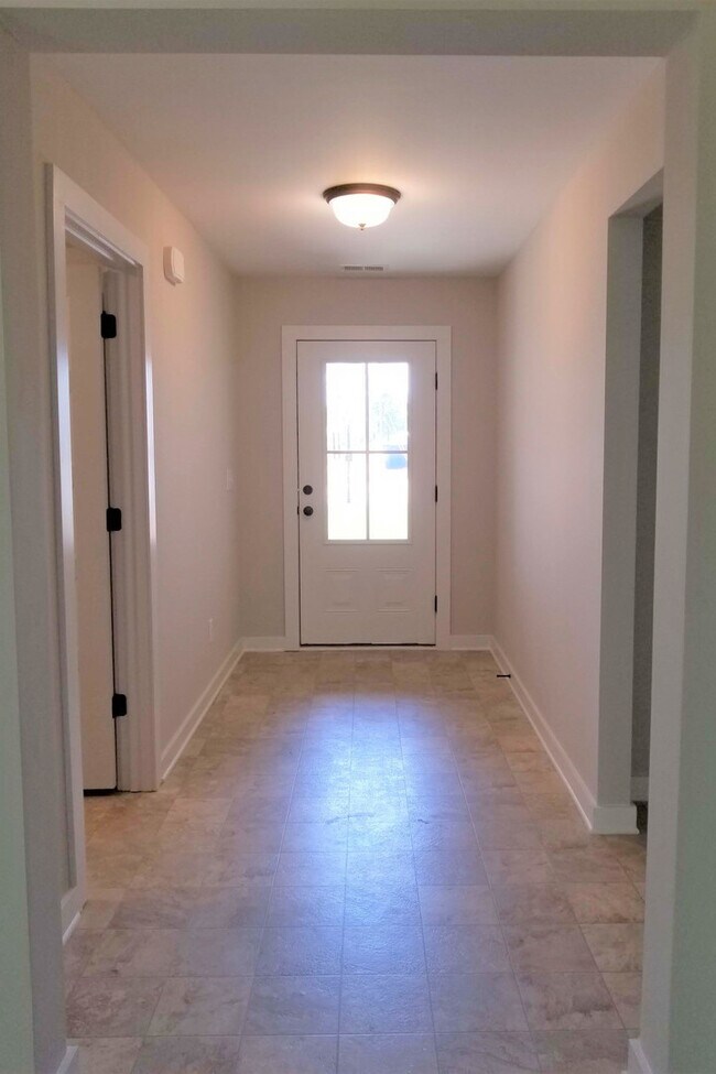 Foto del edificio - Home for Rent in Lincoln! Available to view with 48 hour notice!