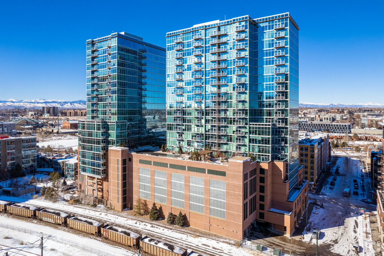 Southeast Corner - Glass House Condominiums