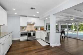 Building Photo - 549 7th Ave N