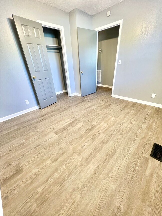 Foto del edificio - 2 Bedroom 1 Bathroom Duplex in East Nashvi...