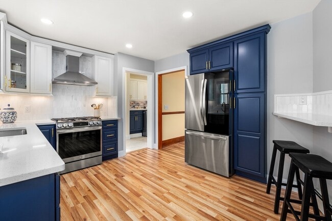 Building Photo - 16 Devens St