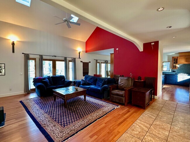 Foto del edificio - 10978 Squirrel Creek Rd