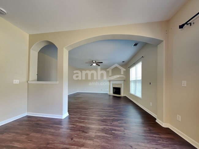 Building Photo - 170 Lake Pointe Dr