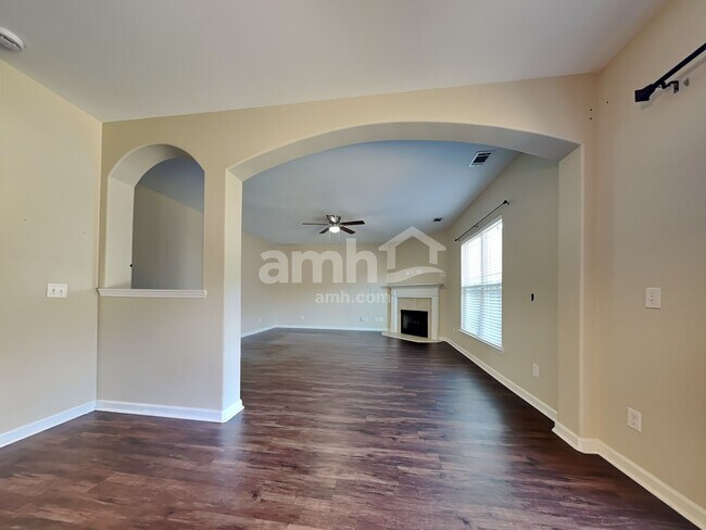 Foto del edificio - 170 Lake Pointe Dr