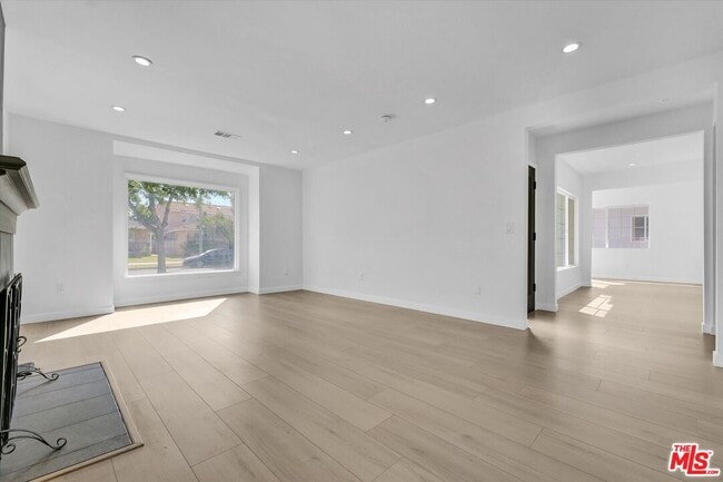 Foto del edificio - 3523 Enville Pl