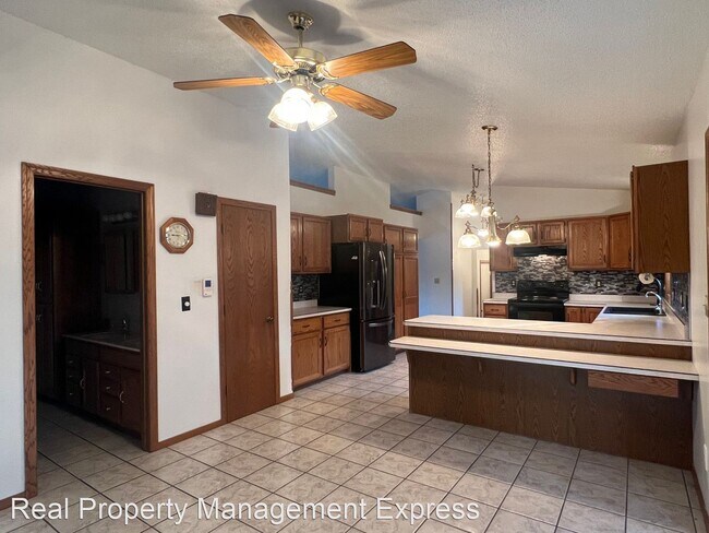 Building Photo - 4 br, 3 bath House - 4409 E 20th St.