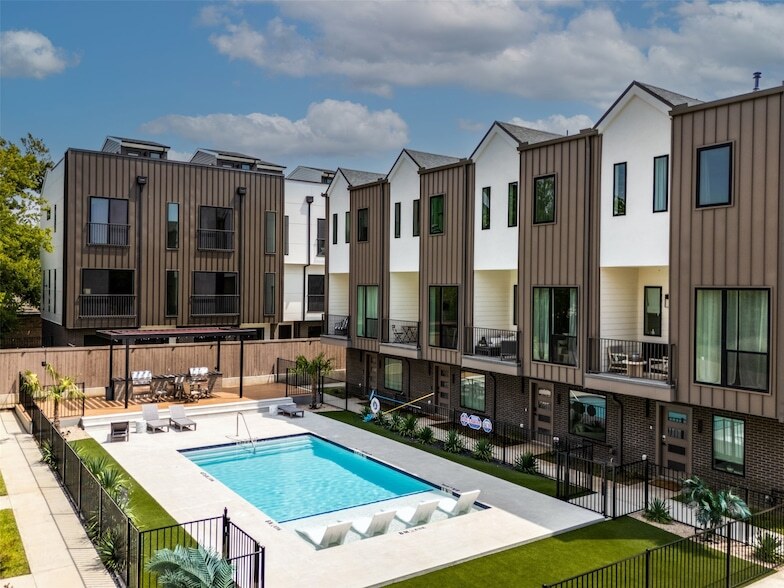 Photo - 1902 N Carroll Avenue Unit 404