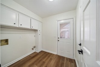 Building Photo - 3518 Cave Springs Dr