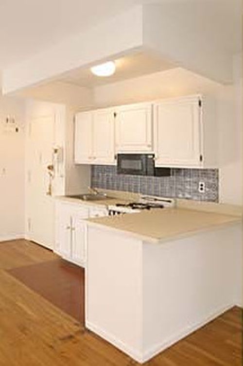 Building Photo - 415 E 72nd St