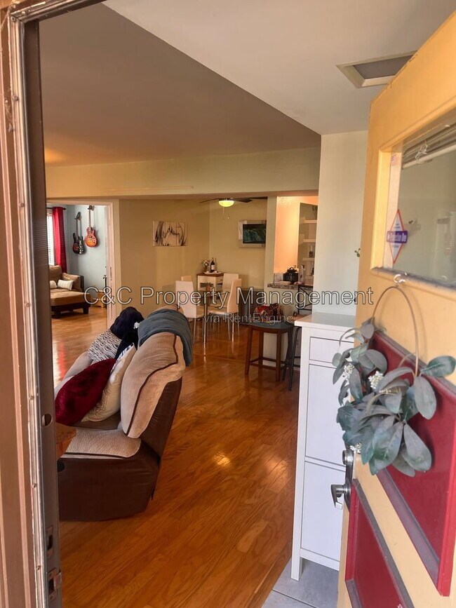 Building Photo - 25761 Le Parc